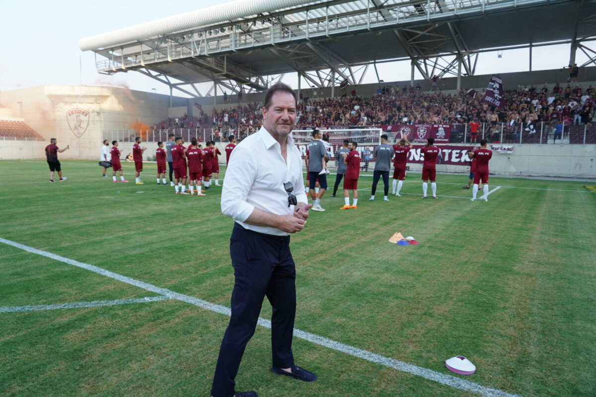 Χαλασμός κόσμου στην “πρώτη” της Λάρισας, παρουσία 2.000 (!) οπαδών της! (+pics)